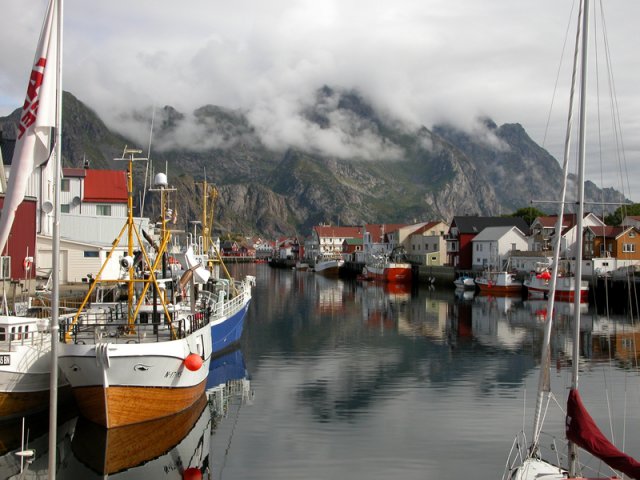 161_riflessi a henningsvaer_tema libero